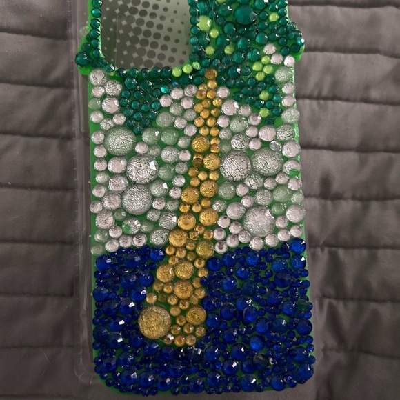 iPhone 13 Max cell phone case - Picture 3 of 3